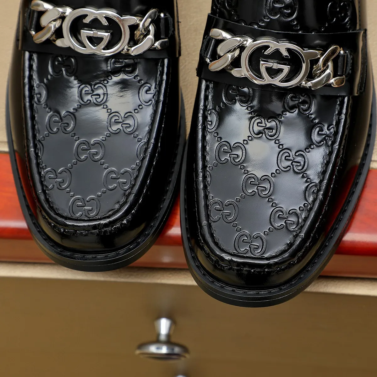 Men's men's shoes💰460💰💰Gucci official website men's business formal leather shoes updated💥Hong Kong counters synchronize new styles💥completely one-to-one replica shipment👍zero gap in counter quality 0⃣️made of imported cowhide on the outside+water-dyed🐂leather lining, color optional! Matching code 38-45